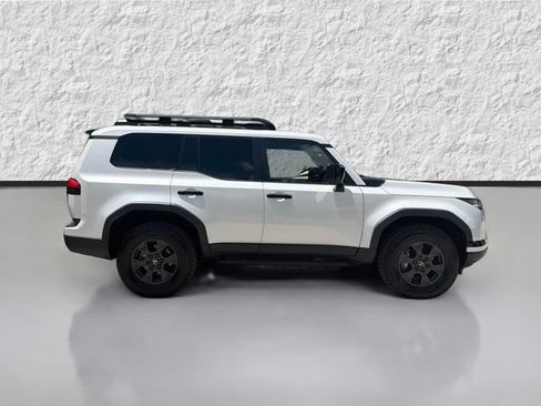 Used 2024 Lexus GX 550 AWD/4WD image 2