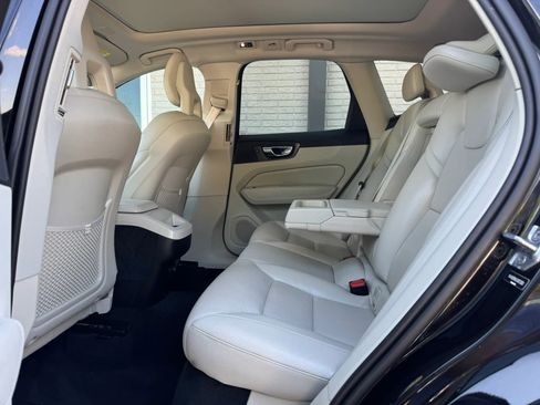 Used 2018 Volvo XC60 T5 Momentum w/ Convenience Package AWD/4WD image 18