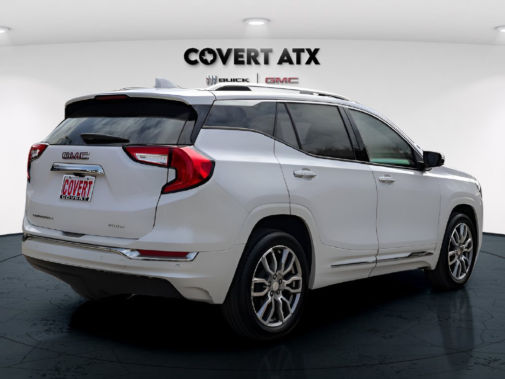 Used 2024 GMC Terrain Denali w/ Denali Premium Package AWD/4WD image 6