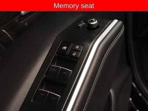 Used 2023 Toyota Highlander Limited image 11