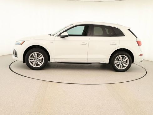 Used 2023 Audi Q5 2.0T Premium w/ Convenience Package image 2