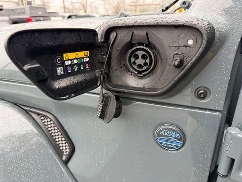 Used 2025 Jeep Wrangler Unlimited Sahara image 17