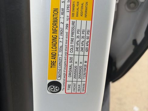 Used 2019 Buick Enclave Essence FWD image 24