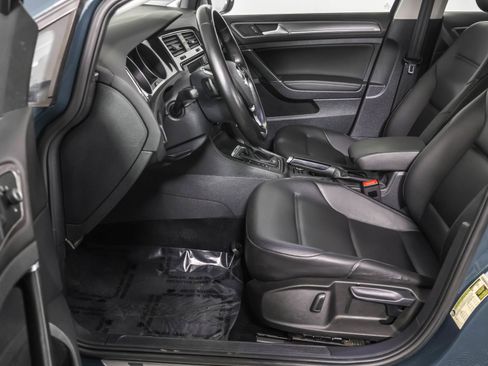 Used 2019 Volkswagen Golf Alltrack S image 22