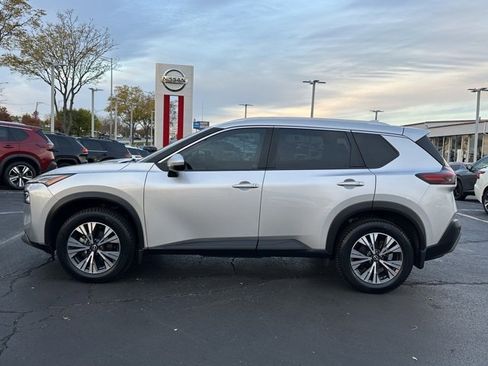 Used 2022 Nissan Rogue SV w/ SV Premium Package image 7