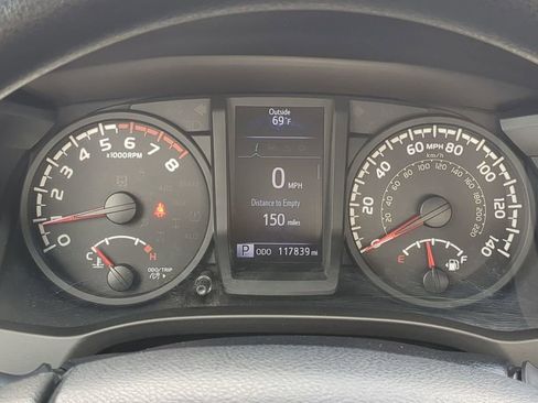 Used 2018 Toyota Tacoma SR image 24