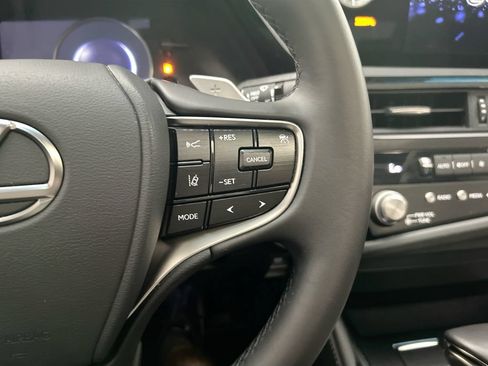 Used 2025 Lexus ES 350 w/ Accessory Package (Z2) FWD image 12