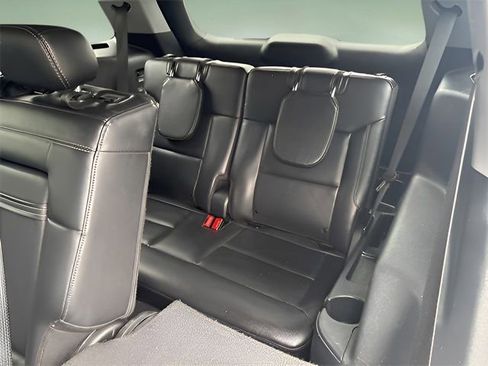 Used 2023 Ford Explorer XLT image 15