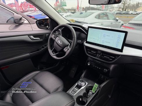 Used 2025 Ford Escape Platinum image 16