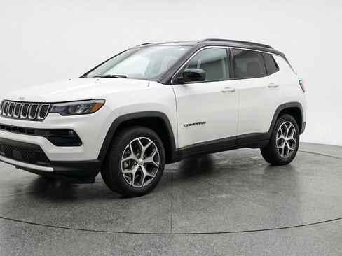 Used 2025 Jeep Compass Limited AWD/4WD image 3