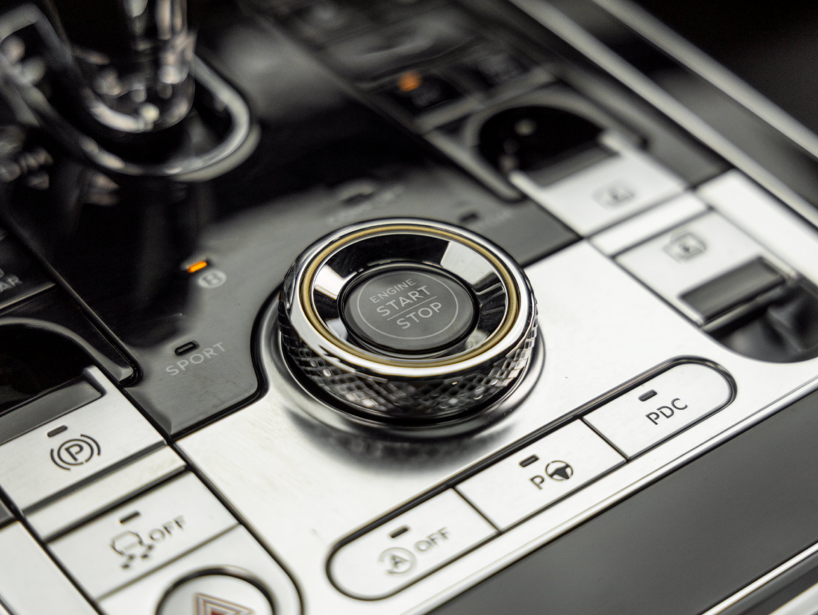 Used 2023 Bentley Flying Spur Azure AWD/4WD image 36