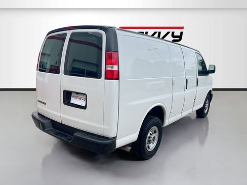 Used 2024 GMC Savana 2500 Work Van w/ Driver Convenience Package image 7