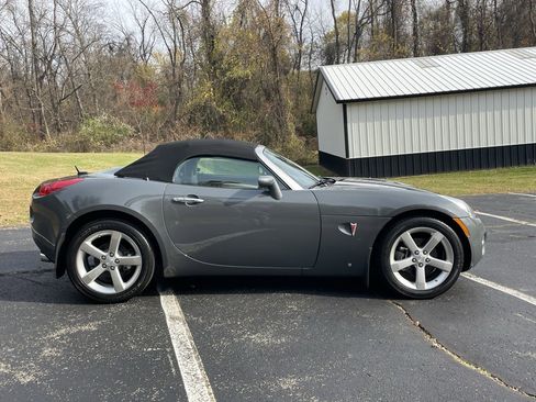 Used 2008 Pontiac Solstice Convertible w/ Premium Package image 2