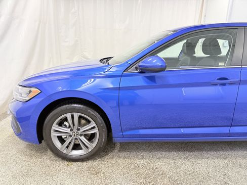 Certified 2023 Volkswagen Jetta SE image 4