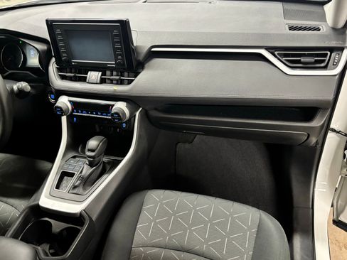 Used 2021 Toyota RAV4 XLE w/ Convenience Package FWD image 20