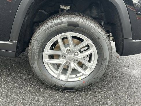 New 2025 Jeep Grand Cherokee Laredo image 21