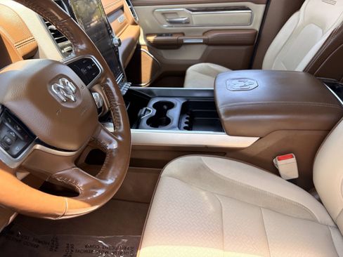 Used 2019 RAM 1500 Laramie AWD/4WD image 16