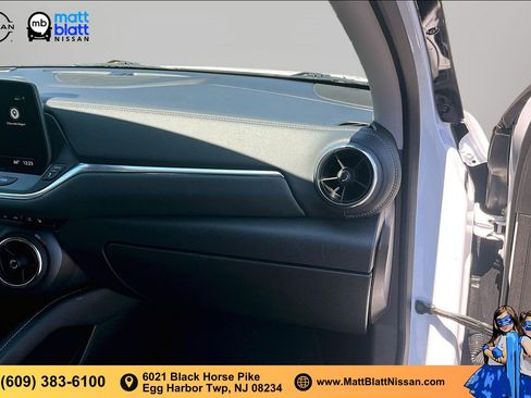 Used 2025 Chevrolet Blazer LT AWD/4WD image 14