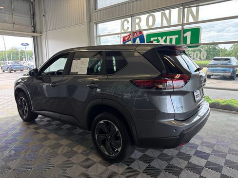 Used 2025 Nissan Rogue SV AWD/4WD image 4