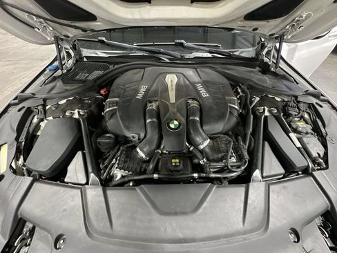 Used 2018 BMW 750i RWD image 22
