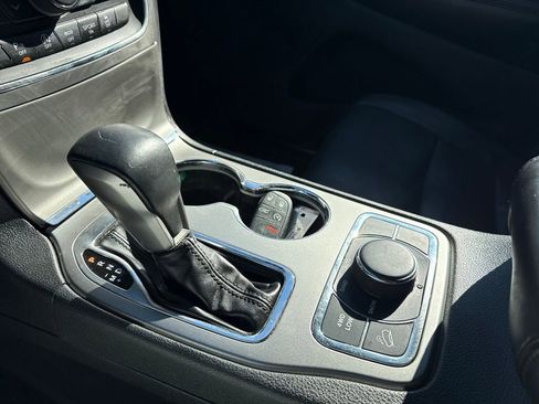 Used 2018 Jeep Grand Cherokee Limited image 38