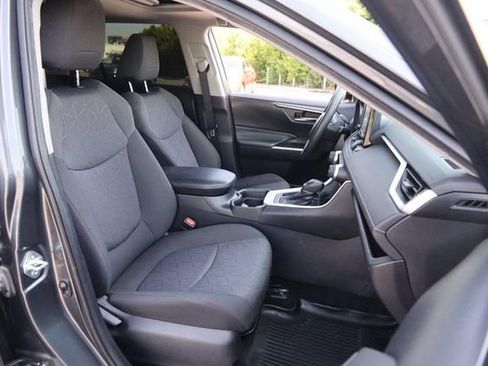 Used 2021 Toyota RAV4 XLE w/ Convenience Package FWD image 28