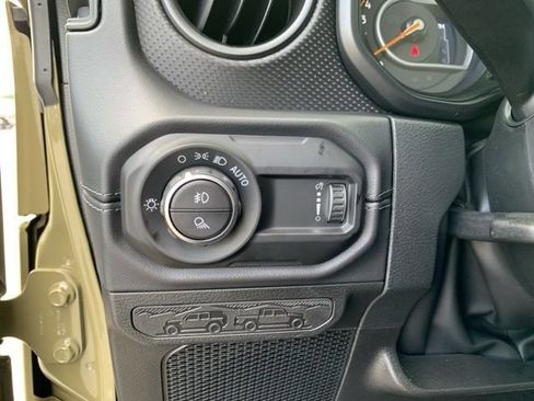 New 2025 Jeep Gladiator Mojave w/ Technology Group image 13