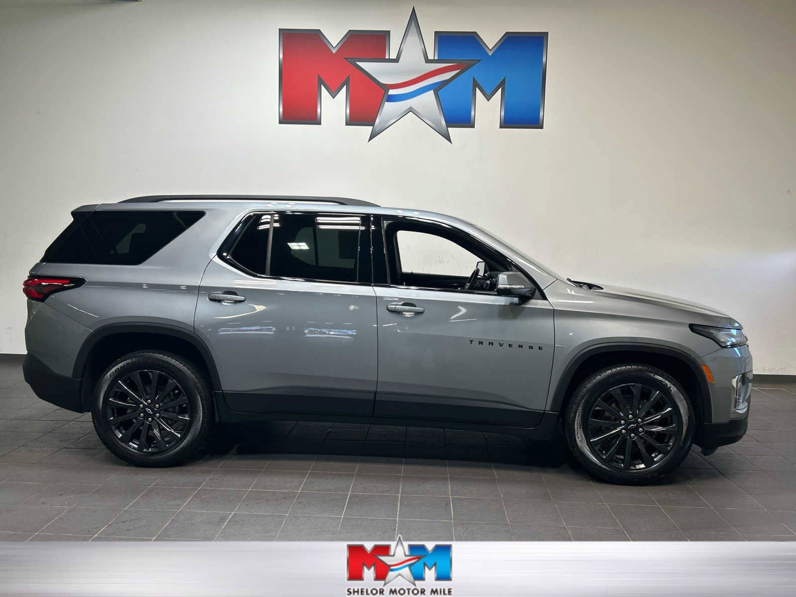 Used 2023 Chevrolet Traverse RS AWD/4WD image 1