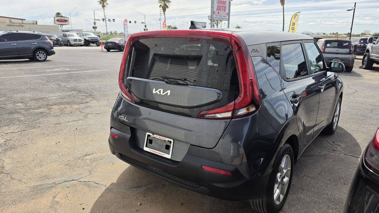 Used 2022 Kia Soul LX w/ Technology Package FWD image 4