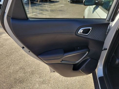 Used 2021 Kia Soul S image 29