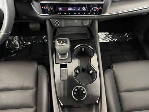 Used 2023 Nissan Rogue SV w/ SV Premium B Package image 16