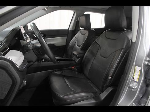 Used 2022 Jeep Compass Limited AWD/4WD image 5