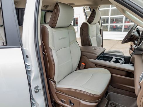 Used 2025 RAM 3500 Laramie image 32