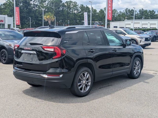 Used 2024 GMC Terrain SLT FWD image 3