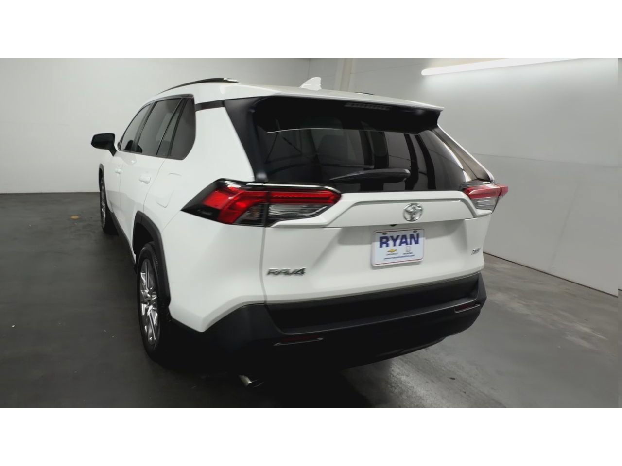 Used 2020 Toyota RAV4 XLE FWD image 7
