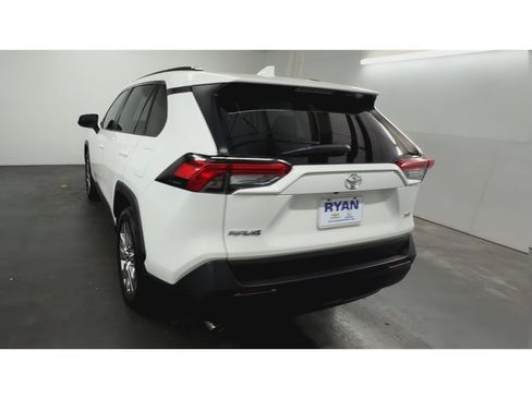 Used 2020 Toyota RAV4 XLE FWD image 7