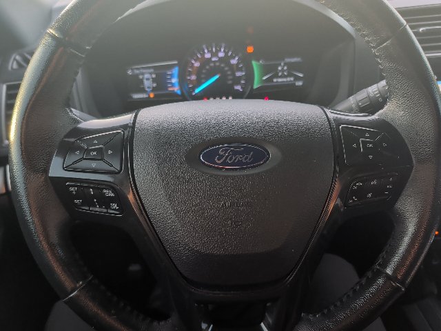 Used 2018 Ford Explorer XLT w/ Equipment Group 202A AWD/4WD image 9