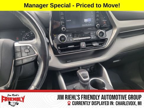 Used 2020 Toyota Highlander XLE AWD/4WD image 17