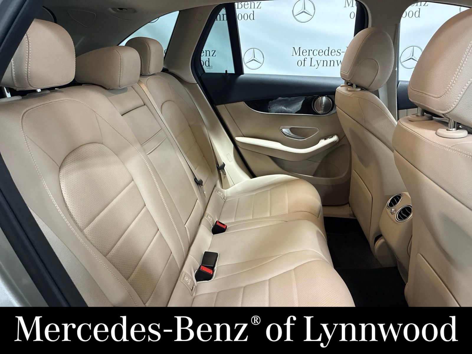 Used 2021 Mercedes-Benz GLC 300 4MATIC image 6