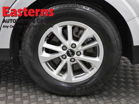 Used 2022 Kia Carnival LX image 32