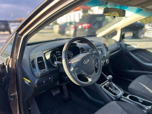 Used 2018 Kia Forte LX image 12