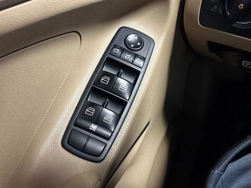 Used 2008 Mercedes-Benz ML 550 4MATIC image 33