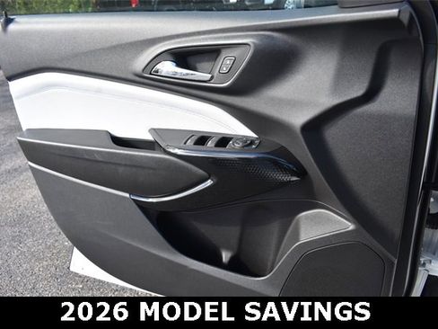 New 2025 Chevrolet Trax LT w/ Sunroof Package image 30