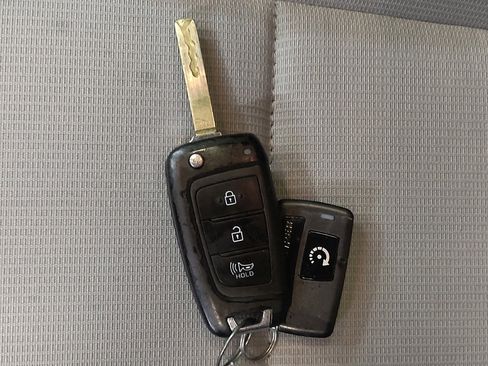 Used 2023 Hyundai Venue SEL FWD image 32