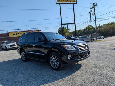 Used 2013 Lexus LX 570 4WD w/ Luxury Pkg w/Pre-crash image 3