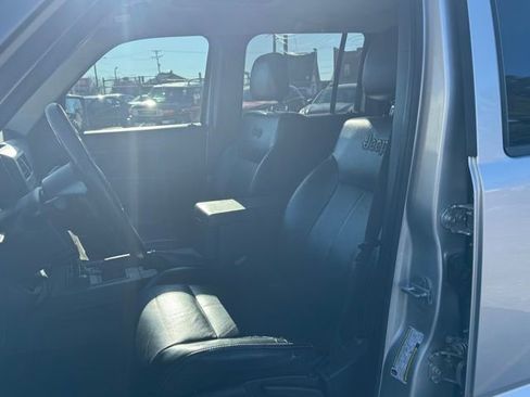 Used 2011 Jeep Liberty Sport image 12