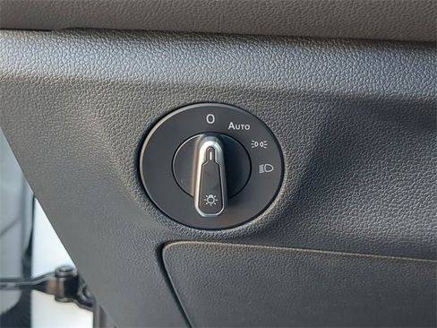 Certified 2025 Volkswagen Jetta Sport image 25