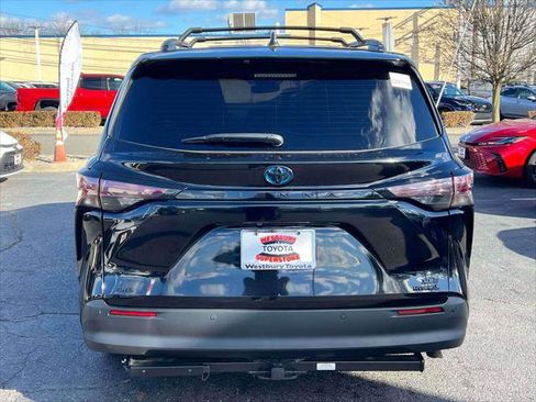 Certified 2024 Toyota Sienna XLE Woodland Edition AWD/4WD image 9