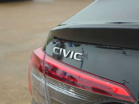 Used 2023 Honda Civic Sport image 8