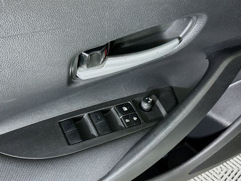 Used 2021 Toyota Corolla LE FWD image 14